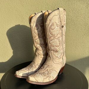 Vintage Corral Cowboy Boots (size 7.5)